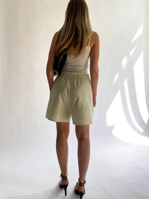 Djerf Avenue Breezy Shorts Gron Flash Sale