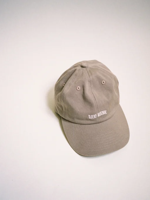 Djerf Avenue Cap Oat Fashion