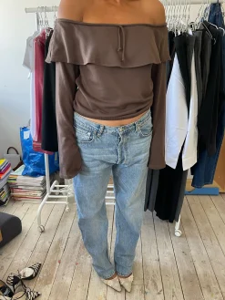 Djerf Avenue Morena Off Shoulder Topp Brun Outlet