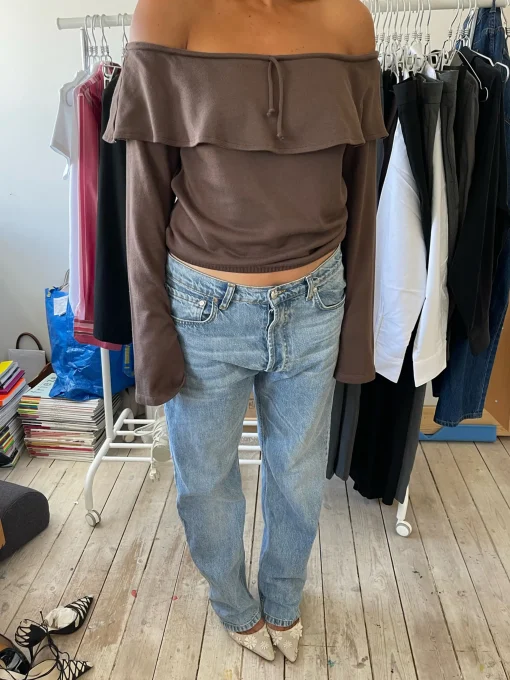 Djerf Avenue Morena Off Shoulder Topp Brun Outlet